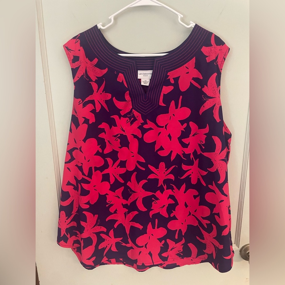 Women’s blouse silky and roomy. Color is navy and melon. Size 2x